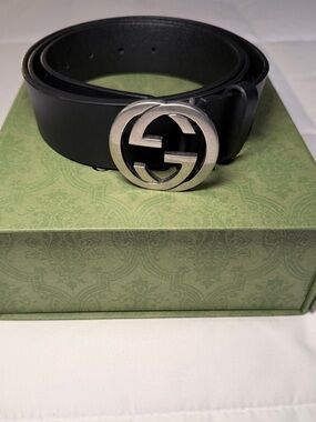Gucci Black Leather Belt with Polished Interlocking G Buckle